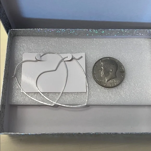 Fashion Jewelry Hammered Heart Earrings - Picture 2 of 2